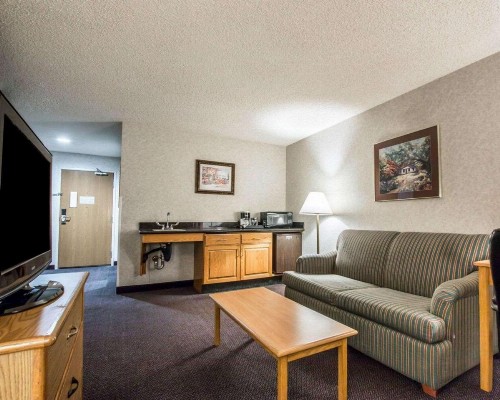 Quality Suites San Diego Otay Mesa - image 4
