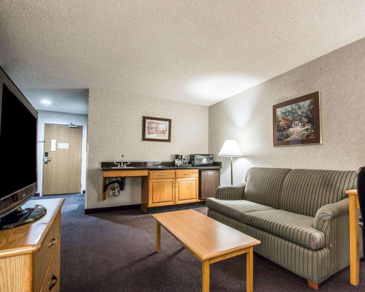 Quality Suites San Diego Otay Mesa - image 4