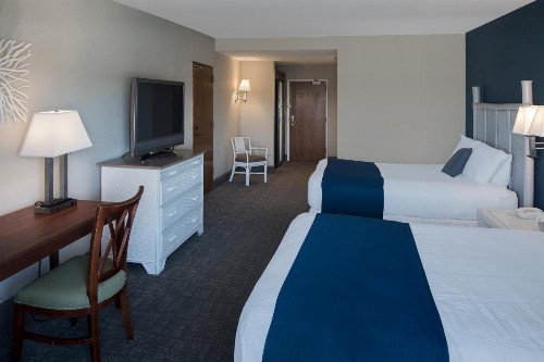 Bay Club Hotel and Marina - image 12