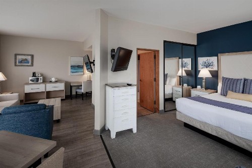 Bay Club Hotel and Marina - image 14