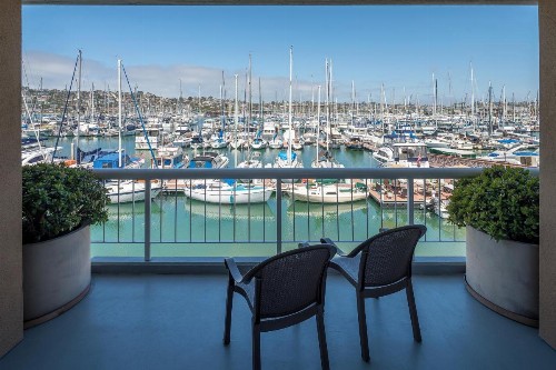 Bay Club Hotel and Marina - image 19