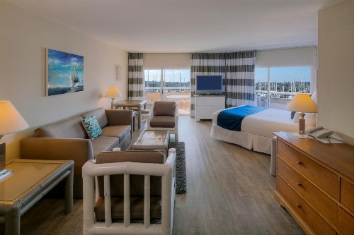 Bay Club Hotel and Marina - image 20