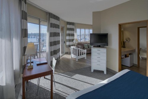 Bay Club Hotel and Marina - image 21