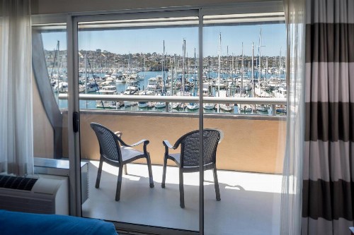 Bay Club Hotel and Marina - image 22