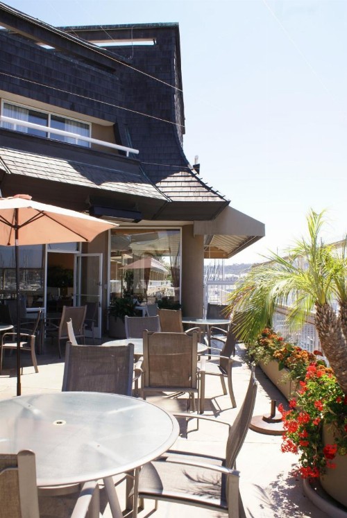 Bay Club Hotel and Marina - image 25