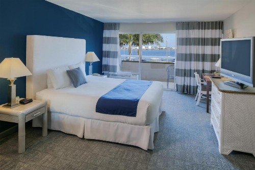 Bay Club Hotel and Marina - image 3