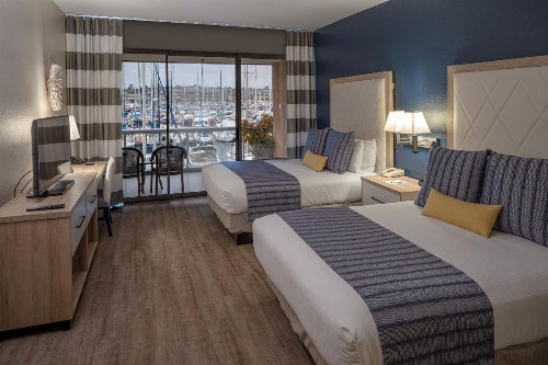 Bay Club Hotel and Marina - image 30