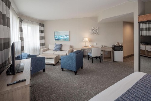Bay Club Hotel and Marina - image 4