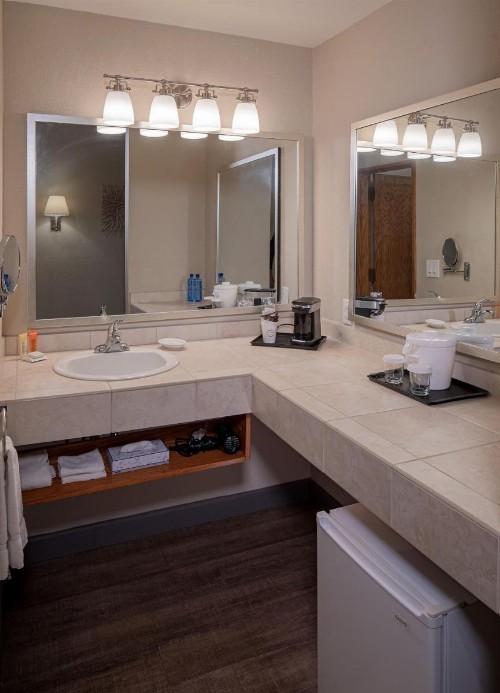 Bay Club Hotel and Marina - image 40