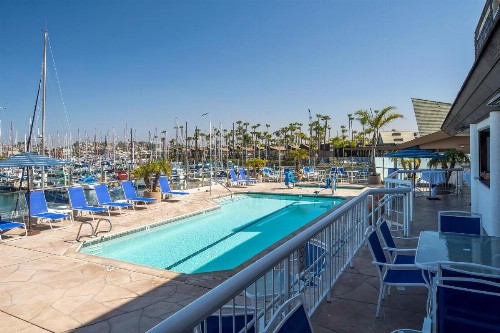 Bay Club Hotel and Marina - image 5