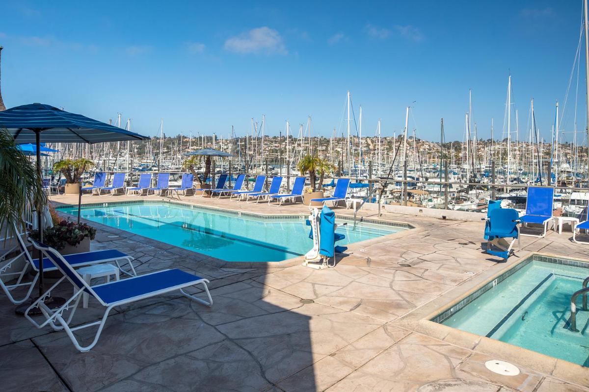 Bay Club Hotel and Marina - image 6