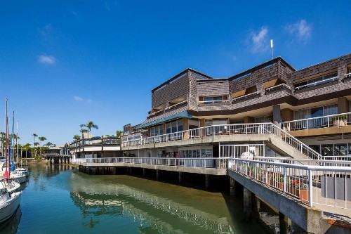 Bay Club Hotel and Marina - image 9