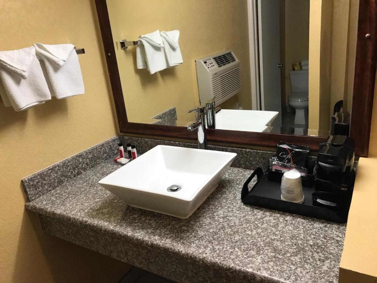 Travelodge by Wyndham San Diego SeaWorld - image 5