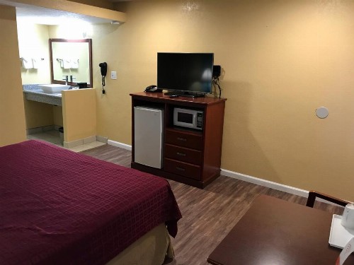Travelodge by Wyndham San Diego SeaWorld - image 6