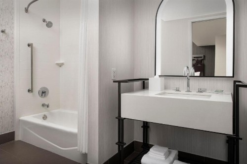 Courtyard by Marriott San Diego Downtown - image 32