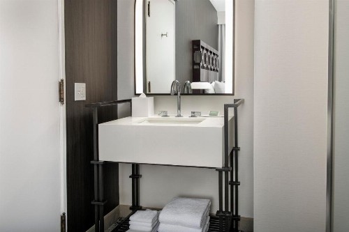 Courtyard by Marriott San Diego Downtown - image 41
