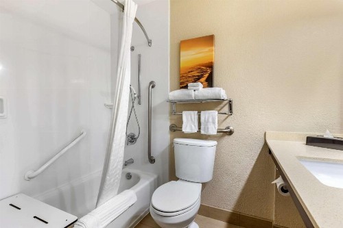 Comfort Inn San Diego Old Town - image 13