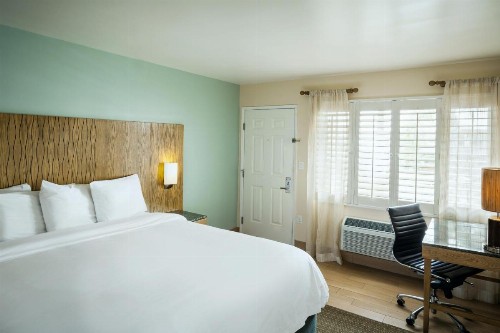 PB Surf Beachside Inn - image 11