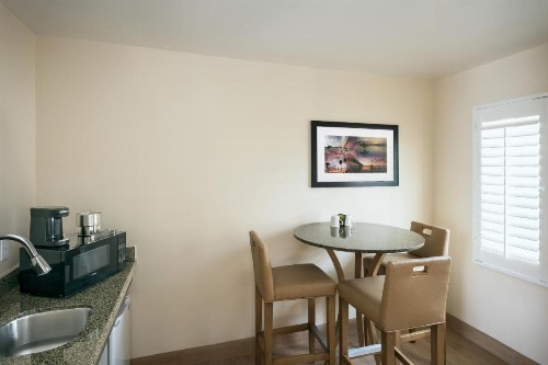PB Surf Beachside Inn - image 15