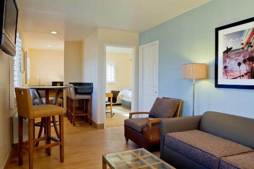 PB Surf Beachside Inn - image 2