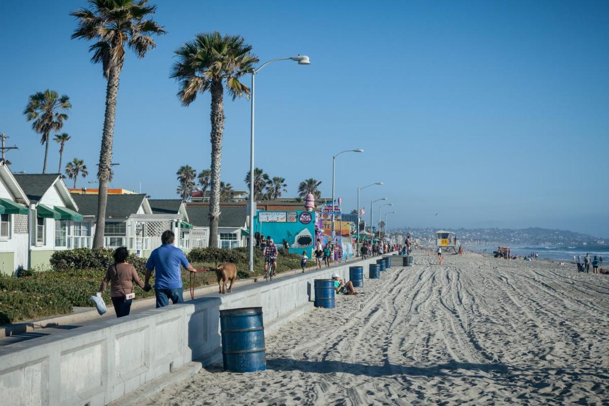 PB Surf Beachside Inn - image 5