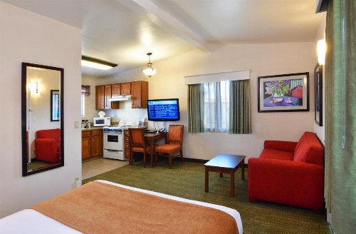 Lamplighter Inn & Suites at SDSU - image 17