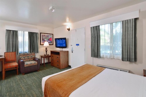 Lamplighter Inn & Suites at SDSU - image 37