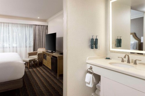 Holiday Inn San Diego Bayside an IHG Hotel - image 36