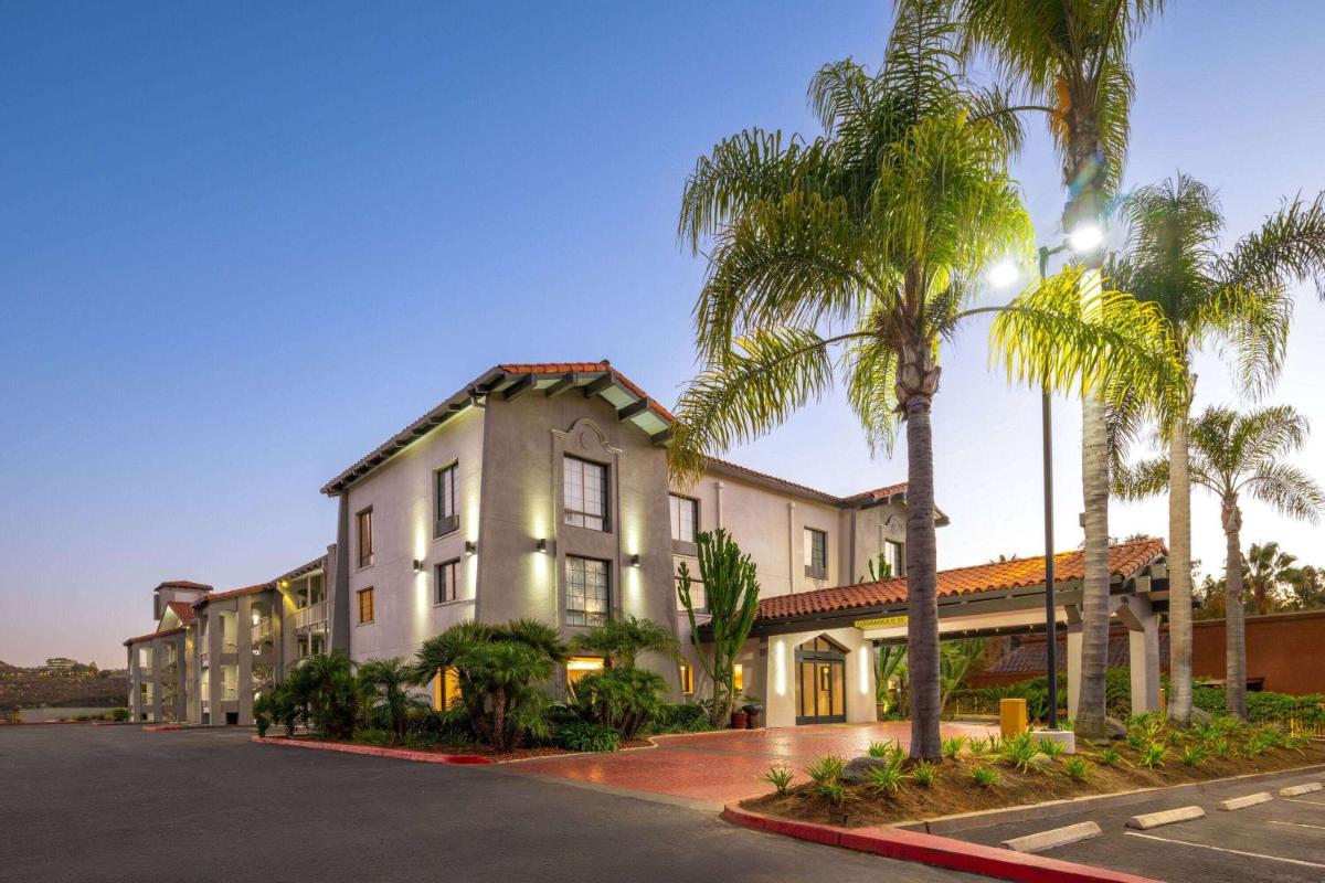 La Quinta Inn by Wyndham San Diego - Miramar - image 2