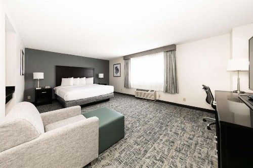 Comfort Inn & Suites San Diego Zoo SeaWorld Area - image 25