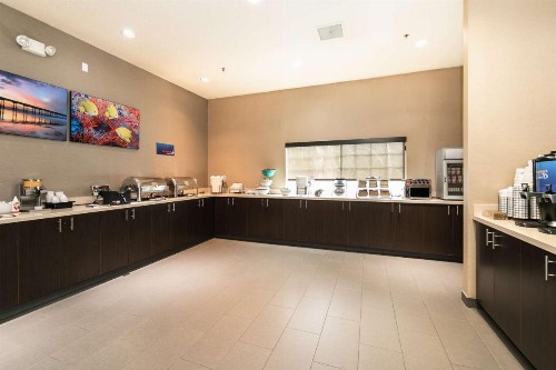 Comfort Inn & Suites San Diego Zoo SeaWorld Area - image 9