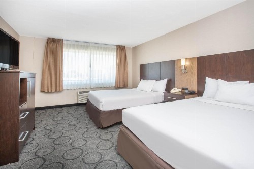 Baymont by Wyndham San Diego Downtown - image 10