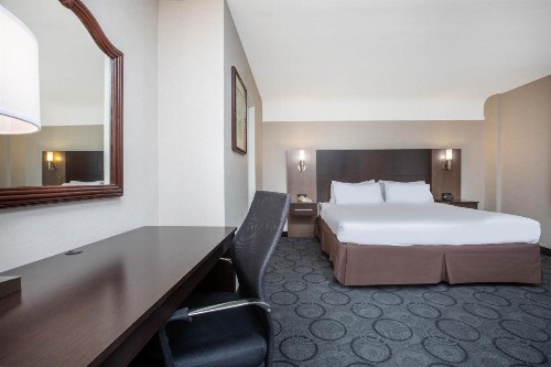 Baymont by Wyndham San Diego Downtown - image 11