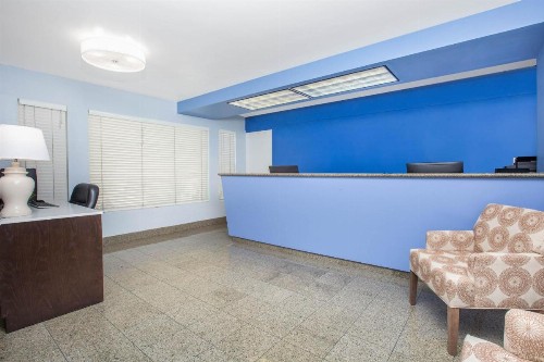 Baymont by Wyndham San Diego Downtown - image 12