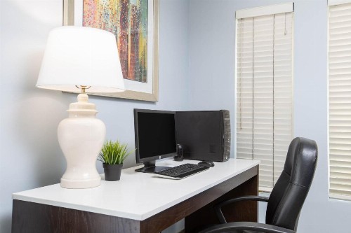 Baymont by Wyndham San Diego Downtown - image 13