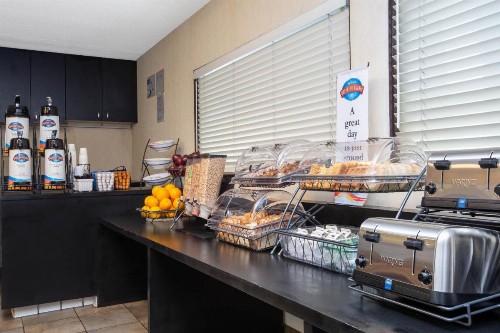Baymont by Wyndham San Diego Downtown - image 15
