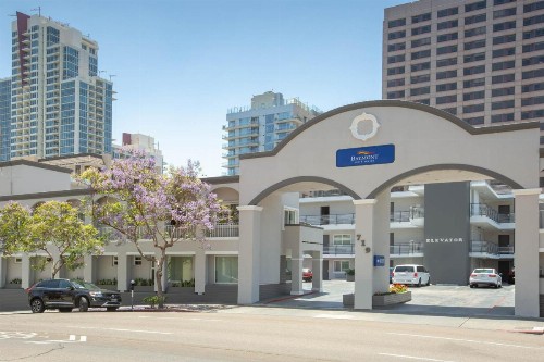 Baymont by Wyndham San Diego Downtown - image 2