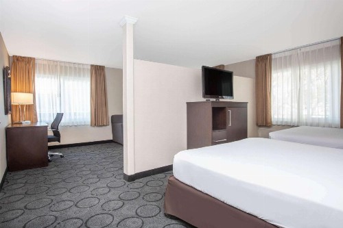Baymont by Wyndham San Diego Downtown - image 23