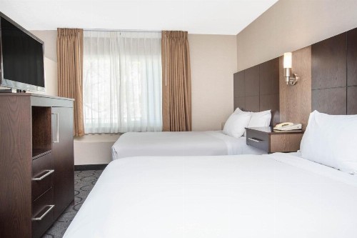 Baymont by Wyndham San Diego Downtown - image 4