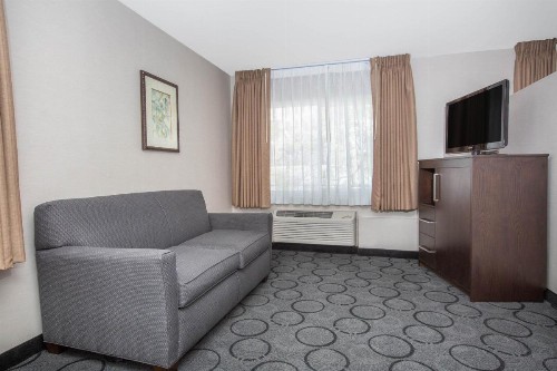 Baymont by Wyndham San Diego Downtown - image 6