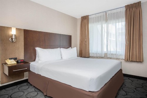 Baymont by Wyndham San Diego Downtown - image 7