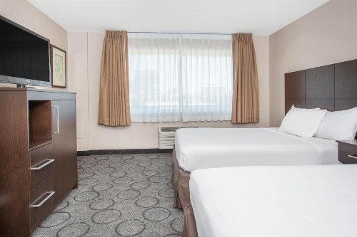 Baymont by Wyndham San Diego Downtown - image 8