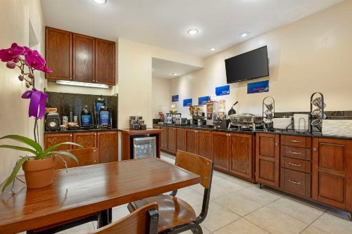 Best Western Cabrillo Garden Inn - image 8