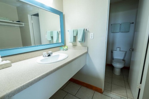 Ocean Villa Inn - image 38