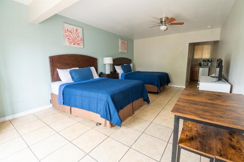 Ocean Villa Inn - image 40