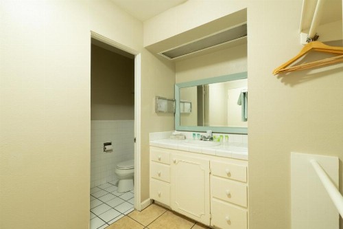 Ocean Villa Inn - image 9