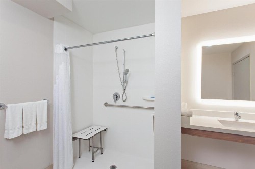 Holiday Inn Express Mira Mesa San Diego an IHG Hotel - image 40