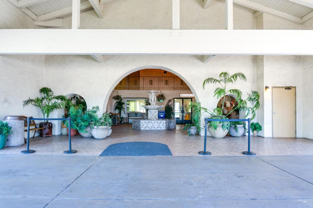 California Suites Hotel - main image