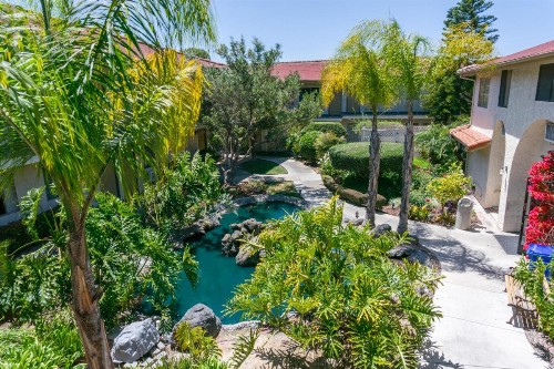 California Suites Hotel - image 16