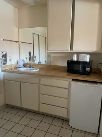 California Suites Hotel - image 2
